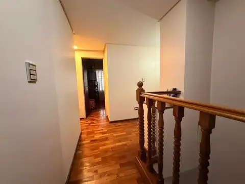 ALQUILER, CASA DE 6 AMBIENTES CON PISCINA FONDO LIBRE, RAMOS MEJIA