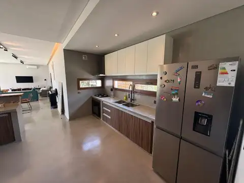 Casa 5 ambientes con 3 baños