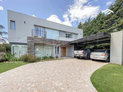 Casa 4 ambientes en venta - Los Naranjos, Canning