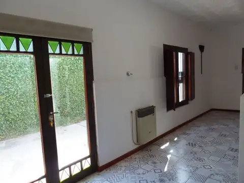 Casa 4 ambientes con 1 baño