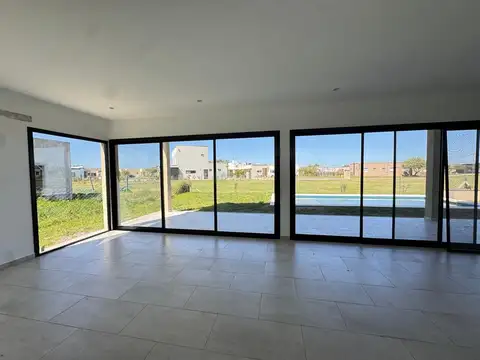 Casa 5 ambientes con 3 baños