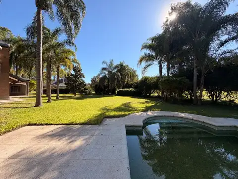 Casa 8 ambientes con 3 baños