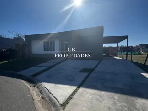 Venta de Casa 5 ambientes en Santa Elena, Pilar del Este