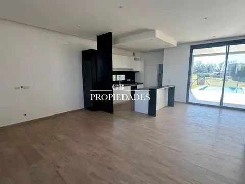 Venta de Casa 5 ambientes en Santa Elena, Pilar del Este
