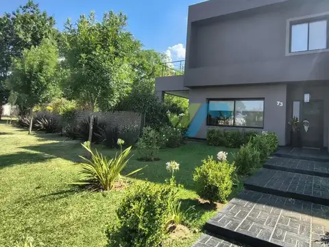 Casa  en Venta en Santa Lucia, Pilar del Este, Pilar