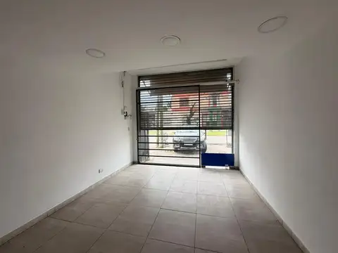 Local en Alquiler en Ituzaingó Norte, $ 800.000