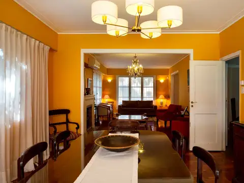 Casa 6 ambientes con 2 baños