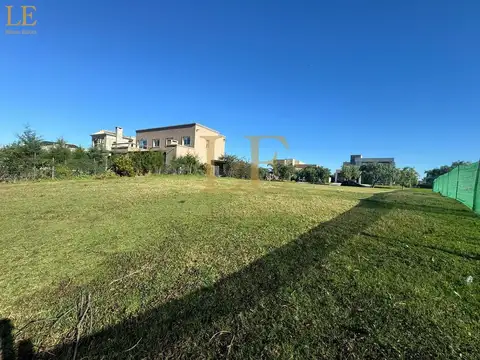 LOTE A LA LAGUNA EN EL CANTON