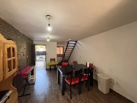 Casa 2 ambientes con 2 baños