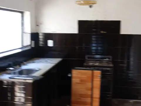 Casa 4 ambientes con 1 baño