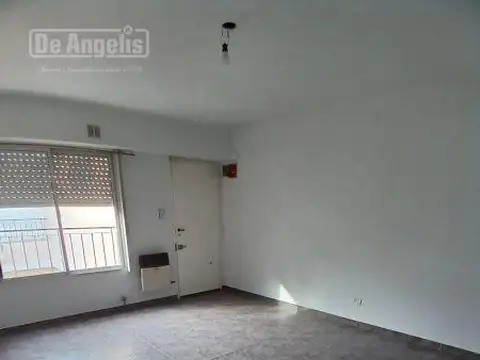 Depto Tipo Casa en Alquiler en Moron, $ 700.000