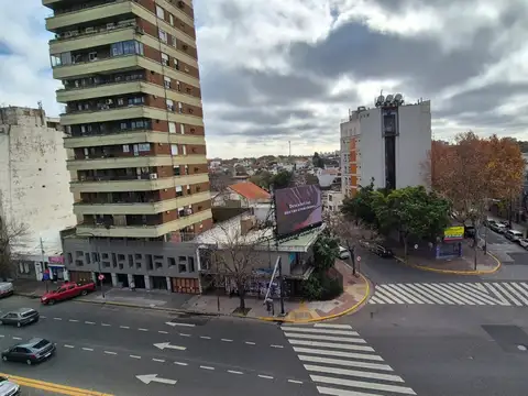EXCELENTE 3 AMB MUY AMPLIO AL FRENTE *EXCELENTE ESTADO*