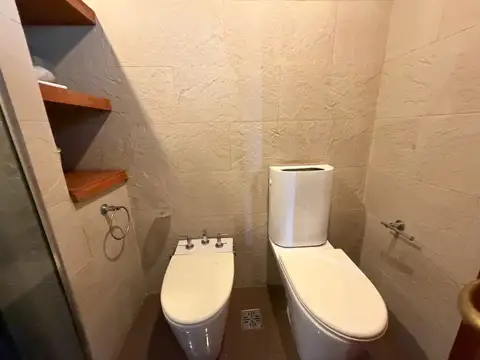 Casa centrica con cuatro dormitorios pileta y quincho en venta