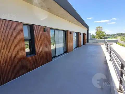 Casa 4 ambientes con 3 baños