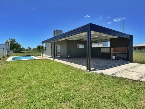 VENTA - Casa 1 dormitorio Roldán