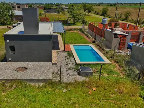 Casa en Venta con 2 cocheras