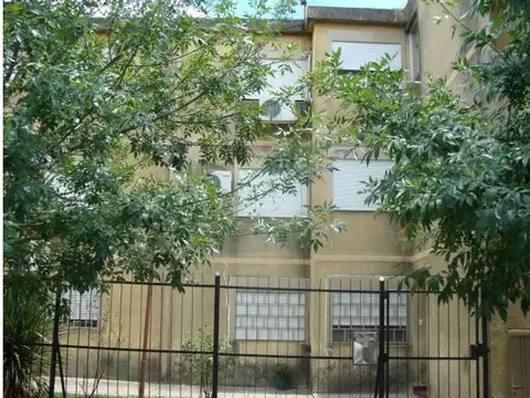 Departamento con 2 dormitorios y cochera semicubierta