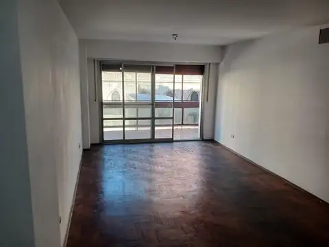 VENDO hermoso departamento de 3 dorm. en Cañada y Colon