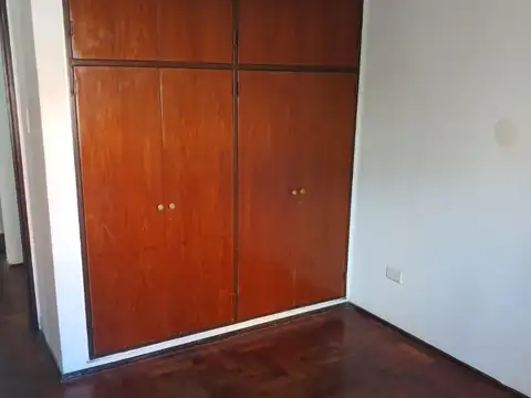 VENDO hermoso departamento de 3 dorm. en Cañada y Colon
