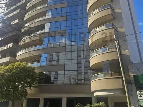 VENTA DE DEPARTAMENTO DE 3 DORMITORIOS Y COCHERA EN 10 43 Y 44 DE LA PLATA