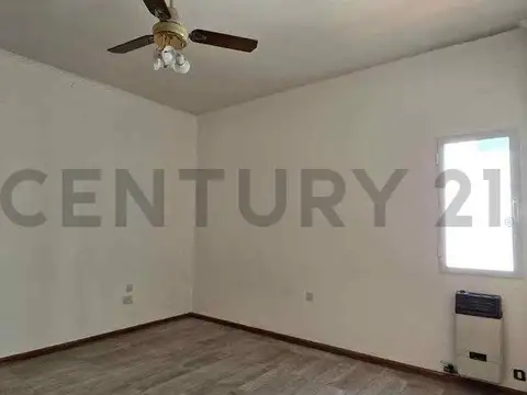 Casa 7 ambientes con 2 baños