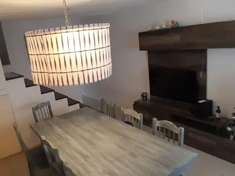 Depto Tipo Casa 4 ambientes con 2 baños