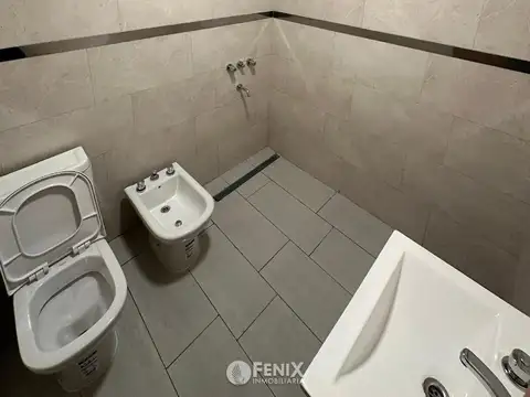 Casa en Alquiler con 2 cocheras