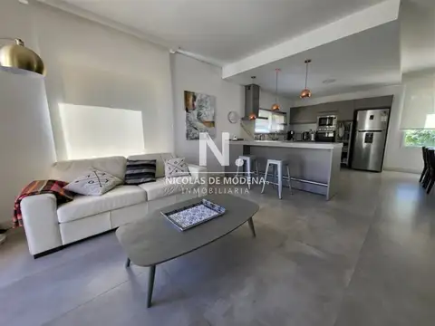 Casa 4 ambientes con 3 baños