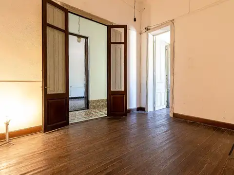 Casa 7 ambientes con 1 baño