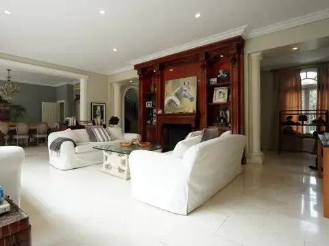 Casa en Venta con 4 cocheras