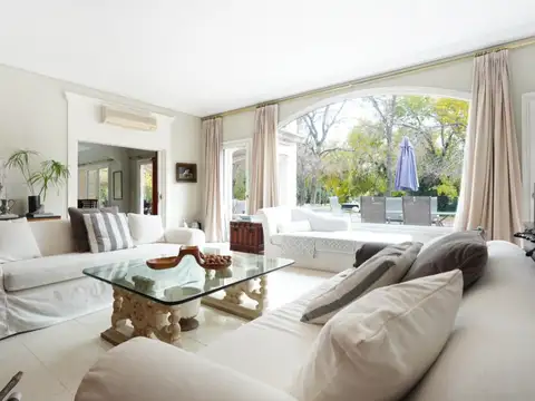 Casa en venta de 10 dormitorios c/ cochera en Del Viso