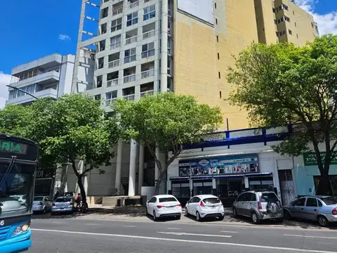 Arroyito, Av. ALberdi 600, amplio departamneto contrafrente, muy luminoso