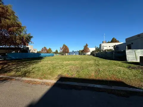 Adg. Lote En Barrio Privado Brujas