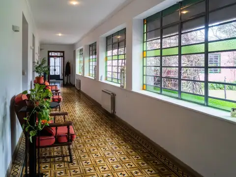 Casa 14 ambientes con 2 baños