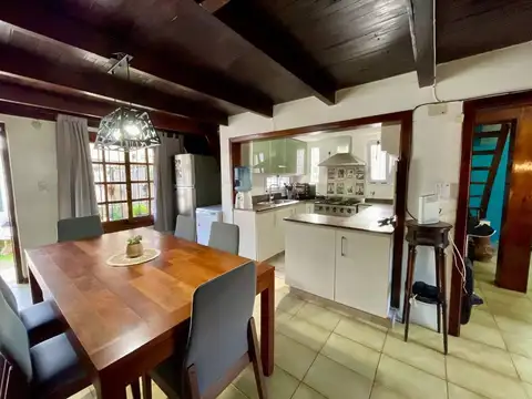 CASA FAMILIAR DE 4 AMBIENTES RANELAGH JARDIN