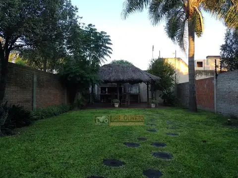 HERMOSA Y SOLIDA CASA - EXCENTE UBICACION - 