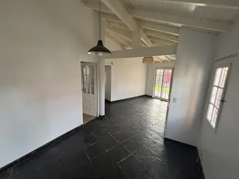 Casa 5 ambientes con 1 baño