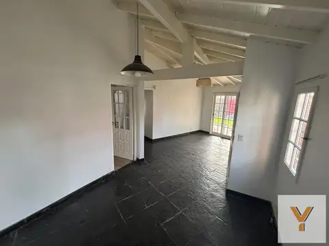 Casa 5 ambientes con 1 baño