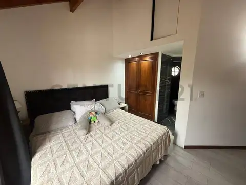 Casa 5 ambientes con 4 baños