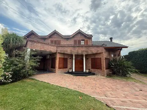VENTA CASA 5 AMBIENTES PILAR CENTRO LOTE 1013 M2 CON PILETA QUINCHO Y JARDIN APTO CREDITO