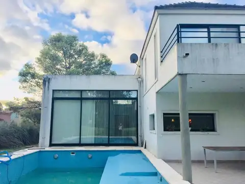 Casa en Venta con 5 cocheras