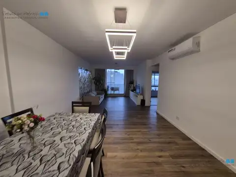 Piso de 4 ambientes con cochera, balcón, 2 baños y toilette, en Caballito / Departamento