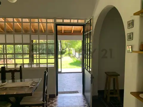 Venta chalet estilo inglés de 4 ambientes en Luis Guillón