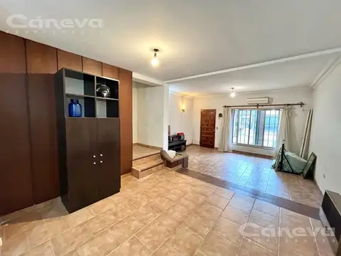 3 dormitorios, 2 baños   toilette, jardín y parrilla, garage