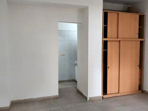 CONSULTORIO PROFESIONAL EN ALQUILER – 25 m² – ITALIA 189 PLANTA BAJA 7 AVELLANEDA CENTRO