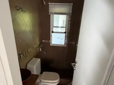 Casa en Alquiler con 2 cocheras