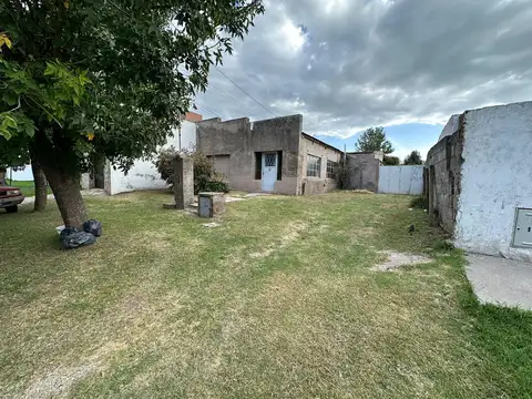 Casa 6 ambientes con 2 baños