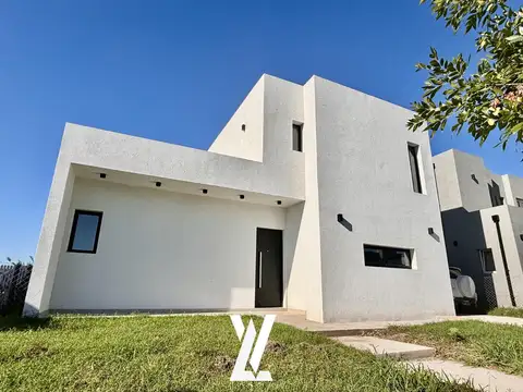 Casa 5 ambientes en venta en Santa Lucia - Pilar del Este