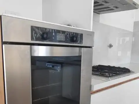 Casa en Alquiler con 4 cocheras