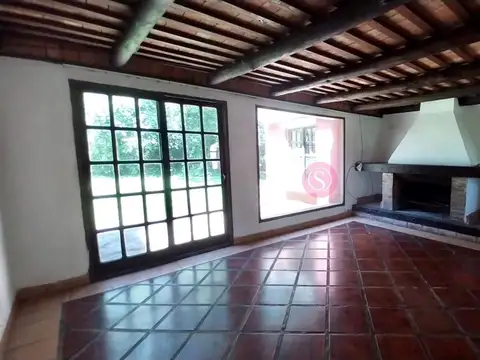 Casa 5 ambientes con 2 baños